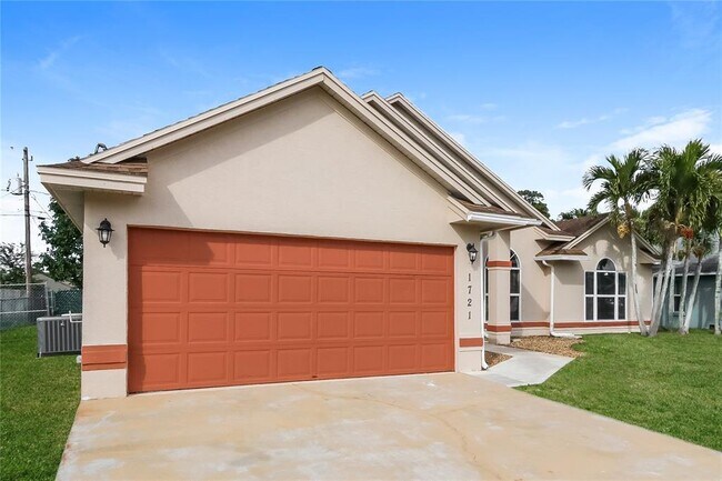 Primary Photo - 4031 Claremont Dr