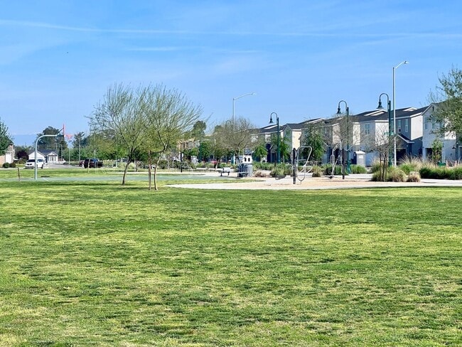 Building Photo - 2321 S Purdue Ave