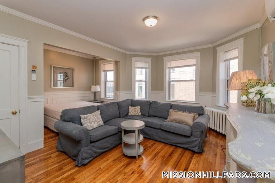 Primary Photo - 49 Worthington St