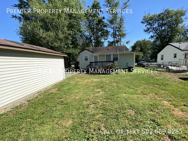 Building Photo - 3 bedroom home off of Outer Loop