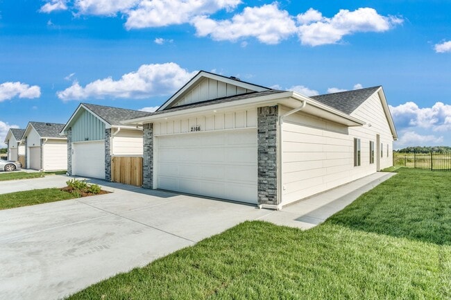 Building Photo - 15421 W Josephine Ct