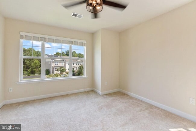 Building Photo - 555 English Oak Ln