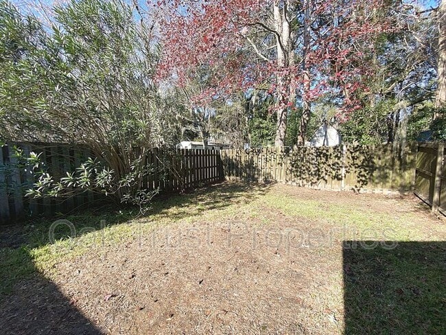 Building Photo - 4428 N Shirley Dr
