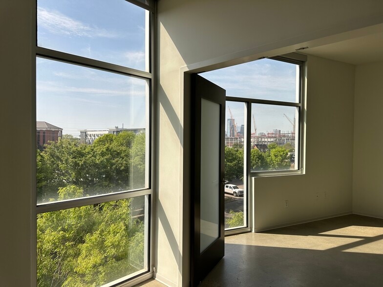 Building Photo - 2115 Yeaman Pl