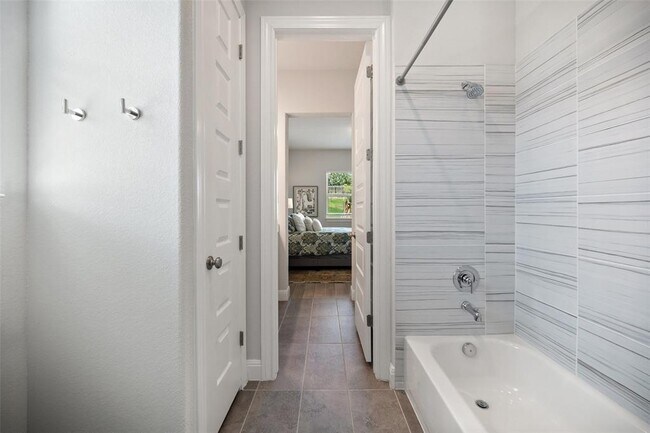 Building Photo - 165 Lunar Lp