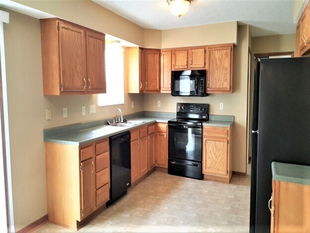 Building Photo - 440 Dexter Ct