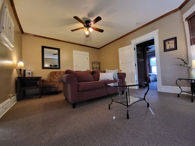 Building Photo - AVAILABLE June - Beautiful 1 Bed 1 Bath - ELECTRIC INCLUDED!