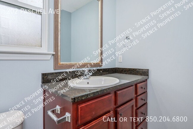 Building Photo - 202 Paschel Ave