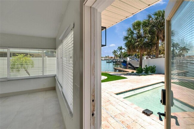 Building Photo - 1492 Sea Gull Dr S