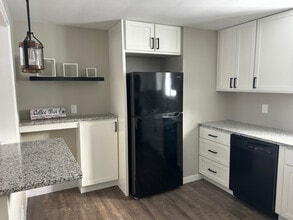 Building Photo - 214 Barbara Dr