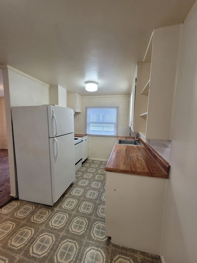 Building Photo - 326 3rd Ave SE