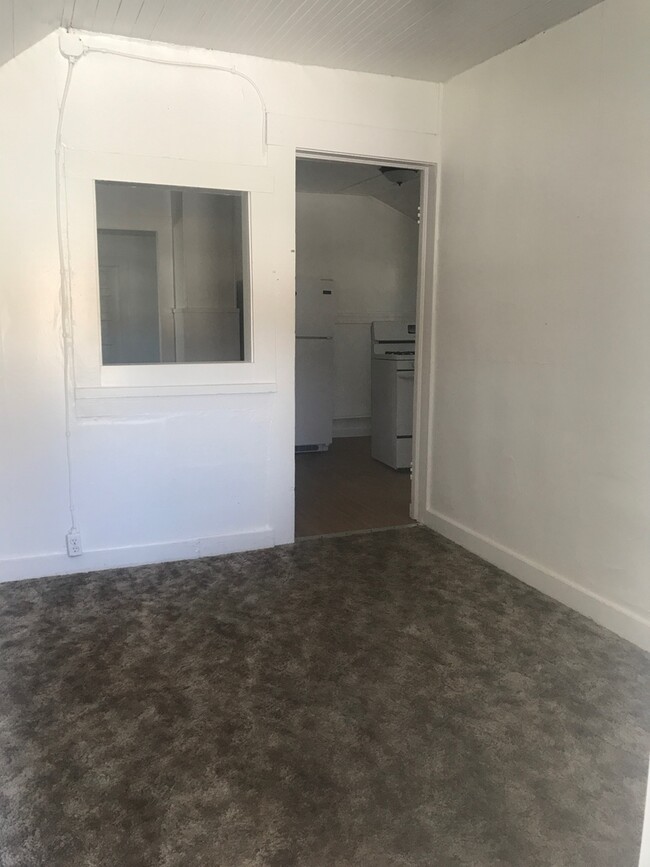 Primary Photo - 1 Bedroom, 1 Bathroom Upstairs Apartment -...