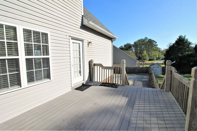 Building Photo - Beautiful 4 Bedroom Home in Sneads Ferry w...
