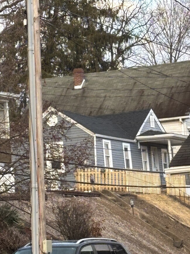 Primary Photo - 252 State St W
