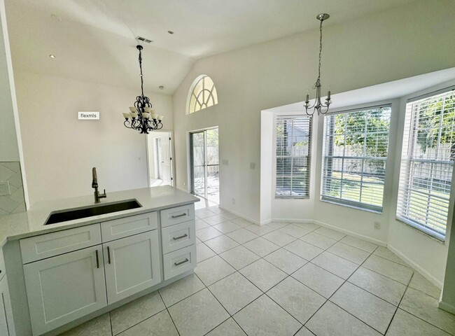 Building Photo - 2014 Normandy Cir