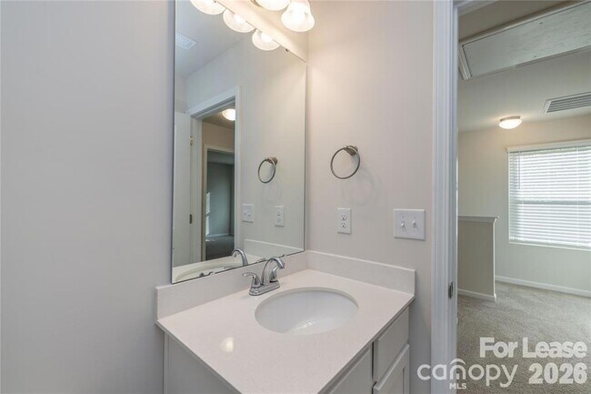 Building Photo - 1419 Amhurst St