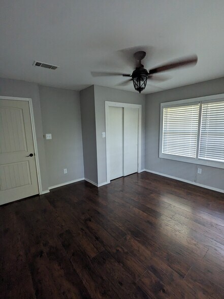 Building Photo - 502 N Caney Dr