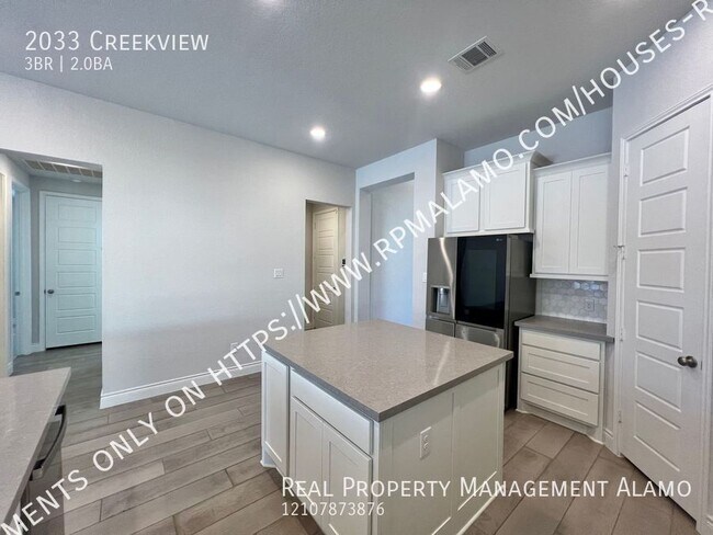 Building Photo - 2033 Creekview-