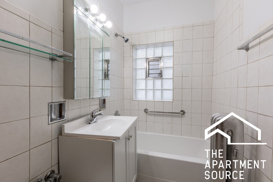 Building Photo - 4921 W Berteau Ave