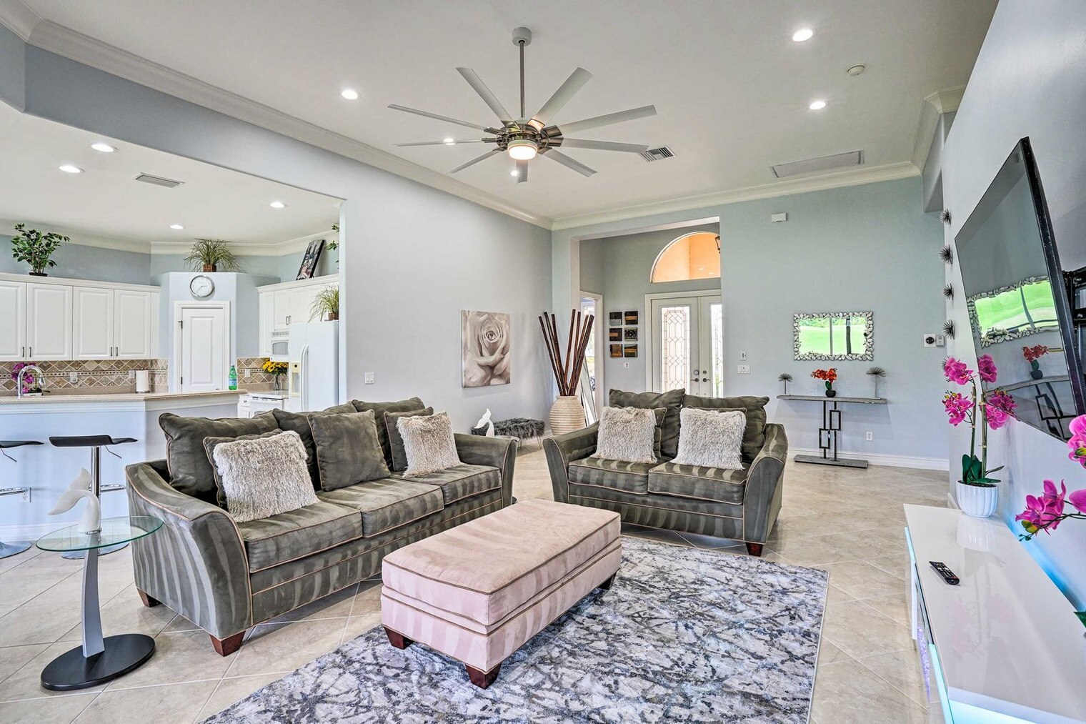Building Photo - 6092 Dogleg Dr