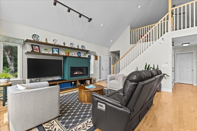 Building Photo - Contemporary with Gorgeous Views in Hinesburg, Vermont - Fully Furnished w/ Utilities Included