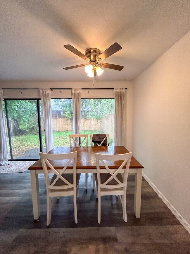 Building Photo - 1038 SW 6th Dr