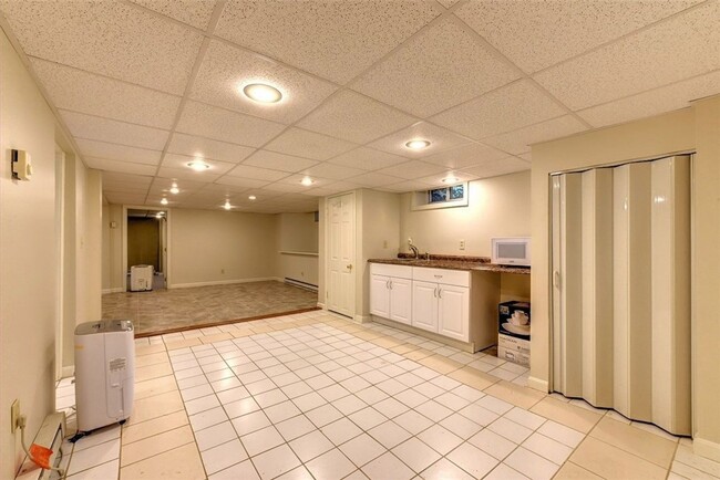 Building Photo - ****Pawtucket/Oakhill - Three Bed Single F...