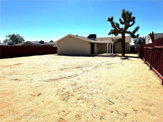 Building Photo - 10918 Maya St