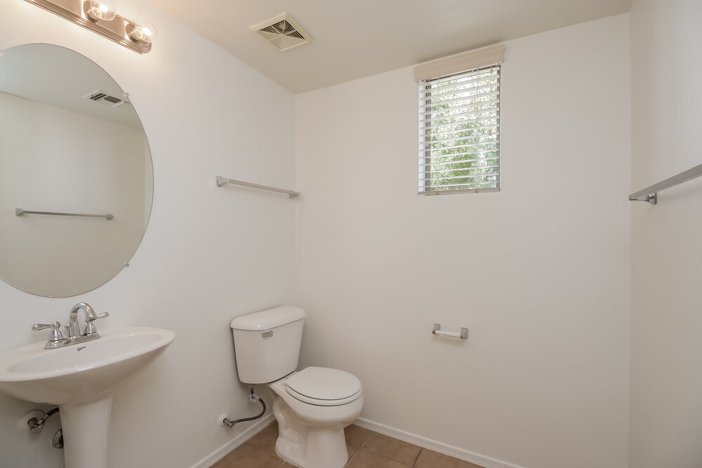 Building Photo - 9917 E Edgewood Ave