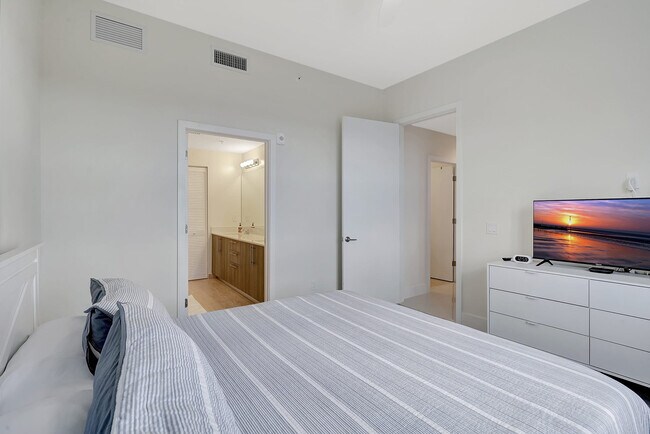 Building Photo - 11701 Pasetto Ln