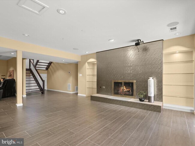 Building Photo - 1 Lake Potomac Ct