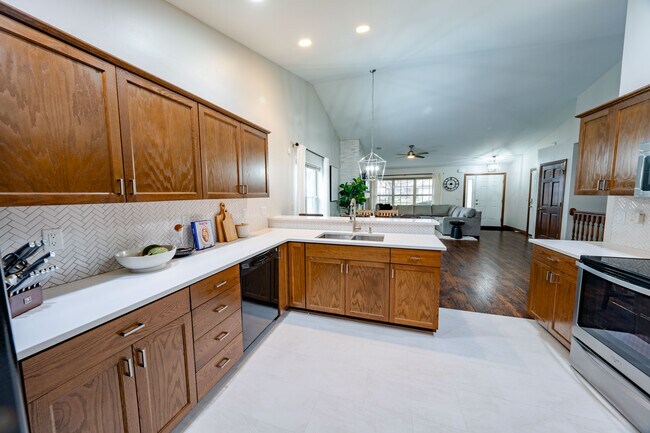 Building Photo - 3400 Riverstone Ct