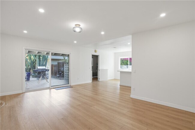 Building Photo - 1185 La Subida Ct