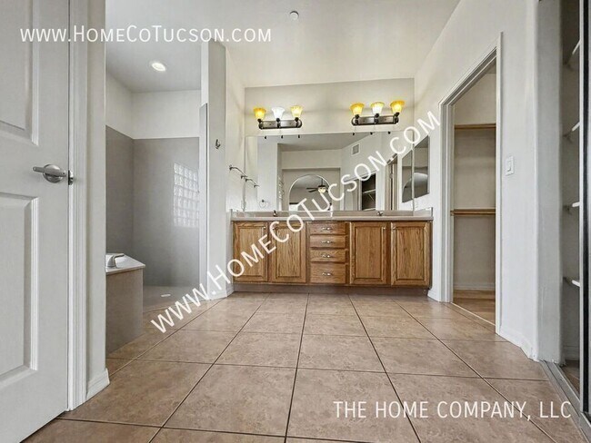 Building Photo - 5544 N Palo Verde Vista Pl