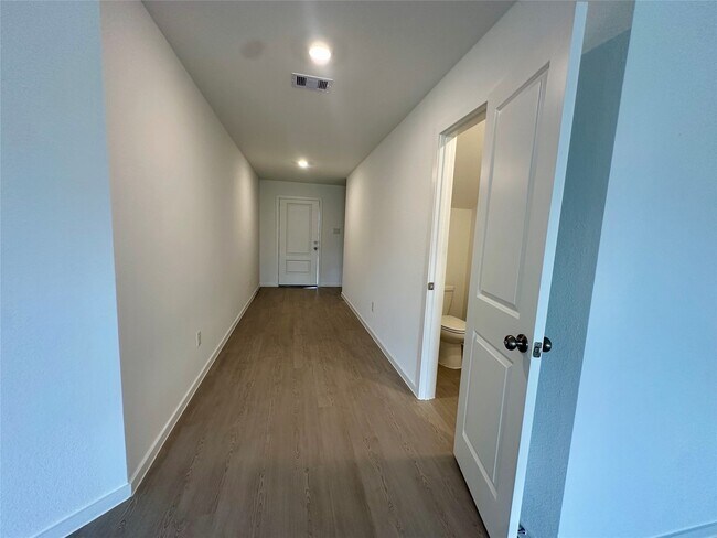 Building Photo - 13310 Rayhill Dr