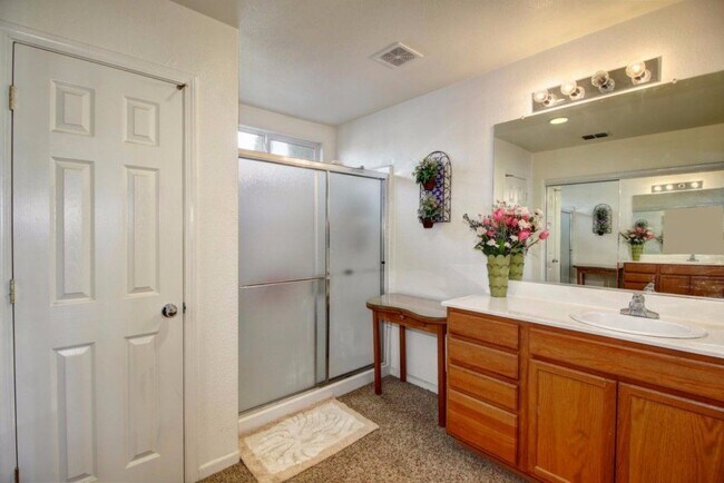Building Photo - North Natomas 2 Story 3 Bedroom w/ Loft. 2 Car Attached Garage