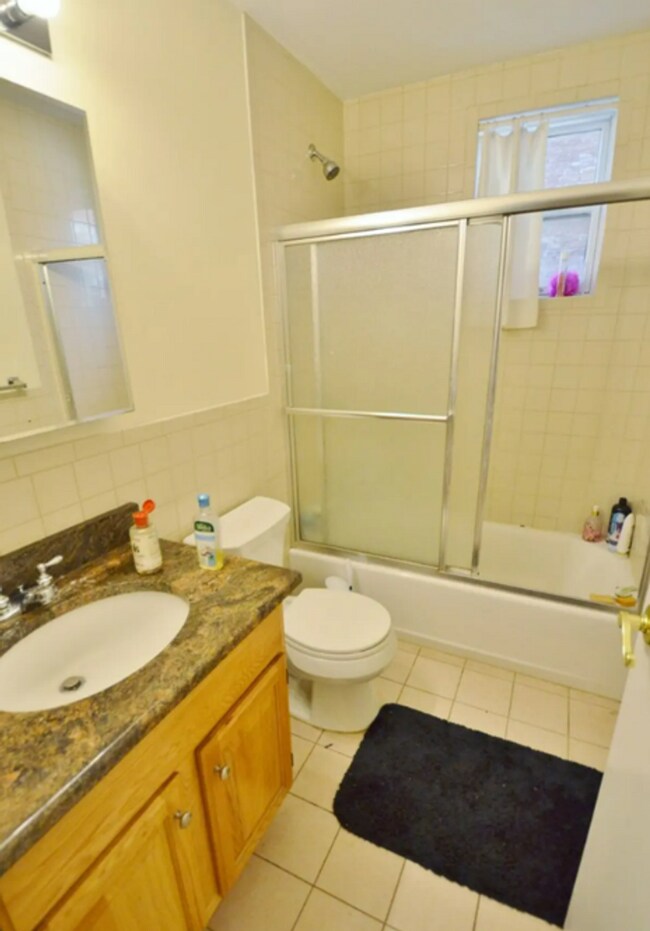 Building Photo - Charming 3 Bedroom-No Broker fee