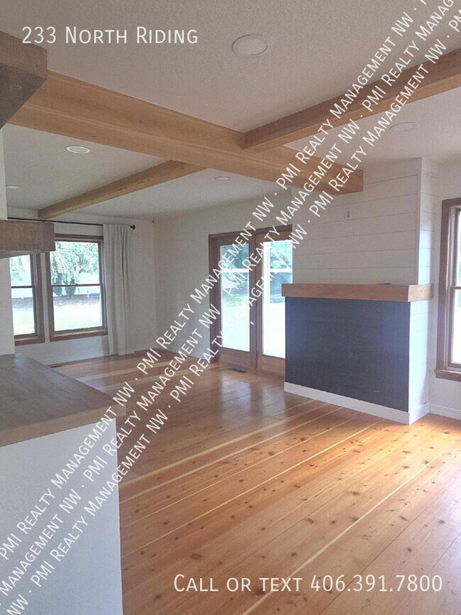 Building Photo - 233 North Riding-