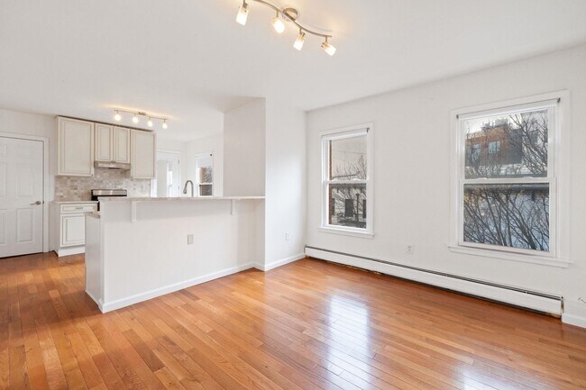 Building Photo - 330 2nd St