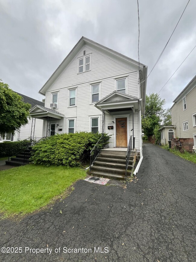 Building Photo - 2026 Margaret Ave