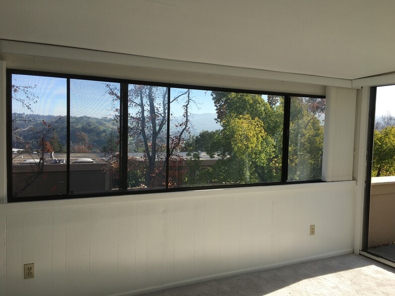 Bright Sunroom Bonus Room - 2501 Golden Rain Rd