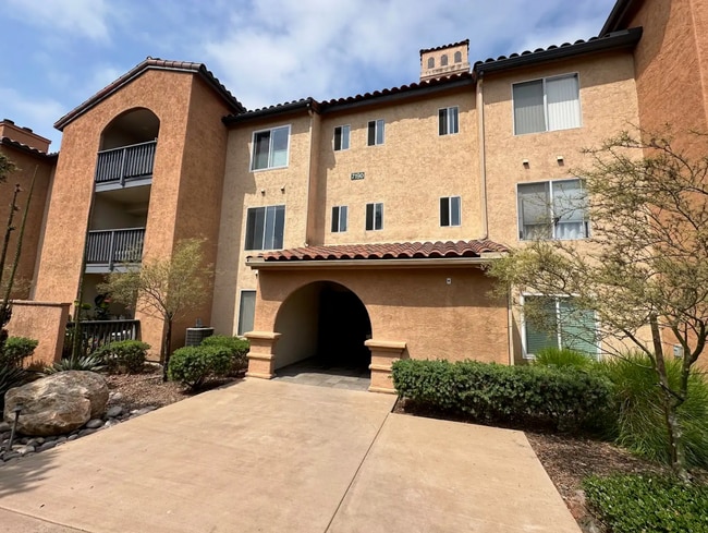 Primary Photo - Awesome Condo - Complex W/ Pool, Gym & BBQ...