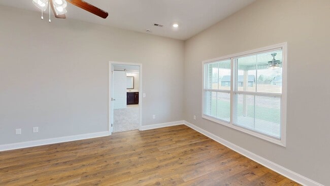 Building Photo - Modern 3-Bedroom, 2 Bath Detached Home in ...