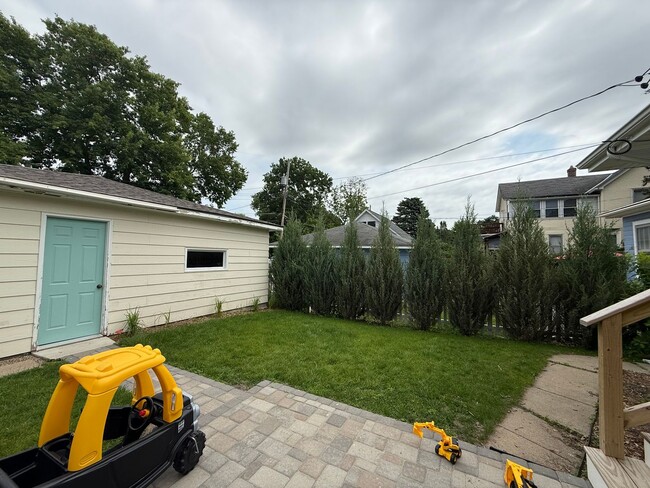 Building Photo - Beautifully Updated 4 Bed 2 Bath St.Paul S...