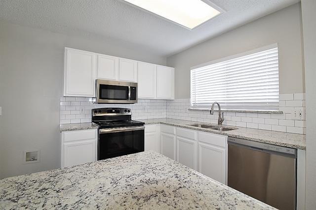 Building Photo - 300 Rosewood Ln