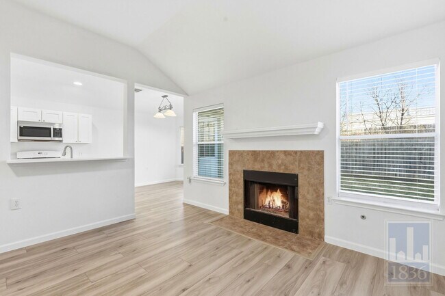 Building Photo - 606 Colonial Park Blvd