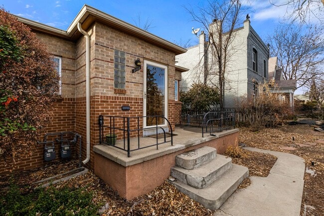 Building Photo - Charming Townhome in West Highlands!