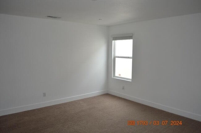 Building Photo - 1663 Thistle Ln