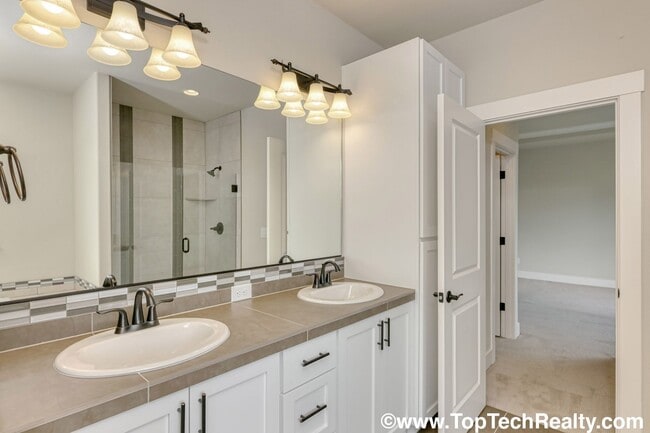 Building Photo - Lovely Beaverton Home 3BR, 2.5 BTH Great Location & A+Schools!