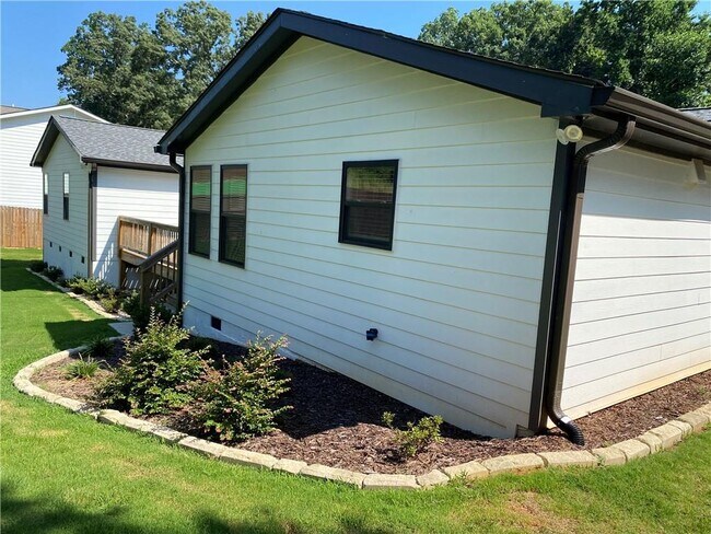 Building Photo - 3932 Cherokee Trail